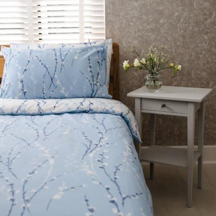 4. 5 Tog Duvet Polycotton Blue Buds Cover Set & Boudoir Pillow