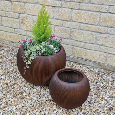 Ridged Ball Lite Plant Pot