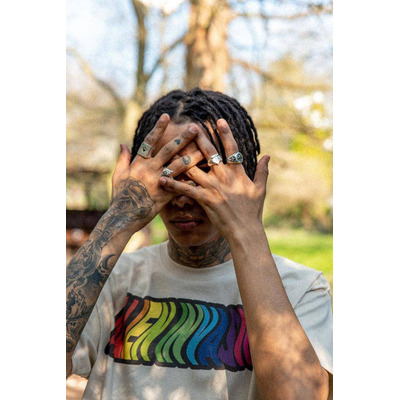 T-Shirt in Sand With Trippy Alien Invasion Print