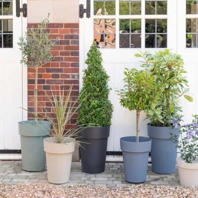 Tall Traditional Wheel Plant Pot