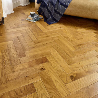 Lusso Uniqo Herringbone Golden Brushed & Lacquered Engineered Oak