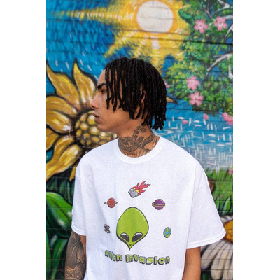 Short Sleeved T-Shirt in White With Alien Invasion Print