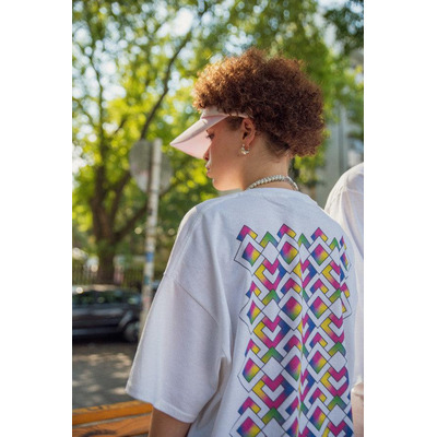 Tshirt in White with Diamond Geometric Logo Print