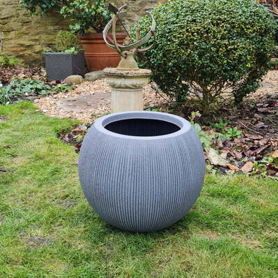 Ridged Ball Lite Plant Pot